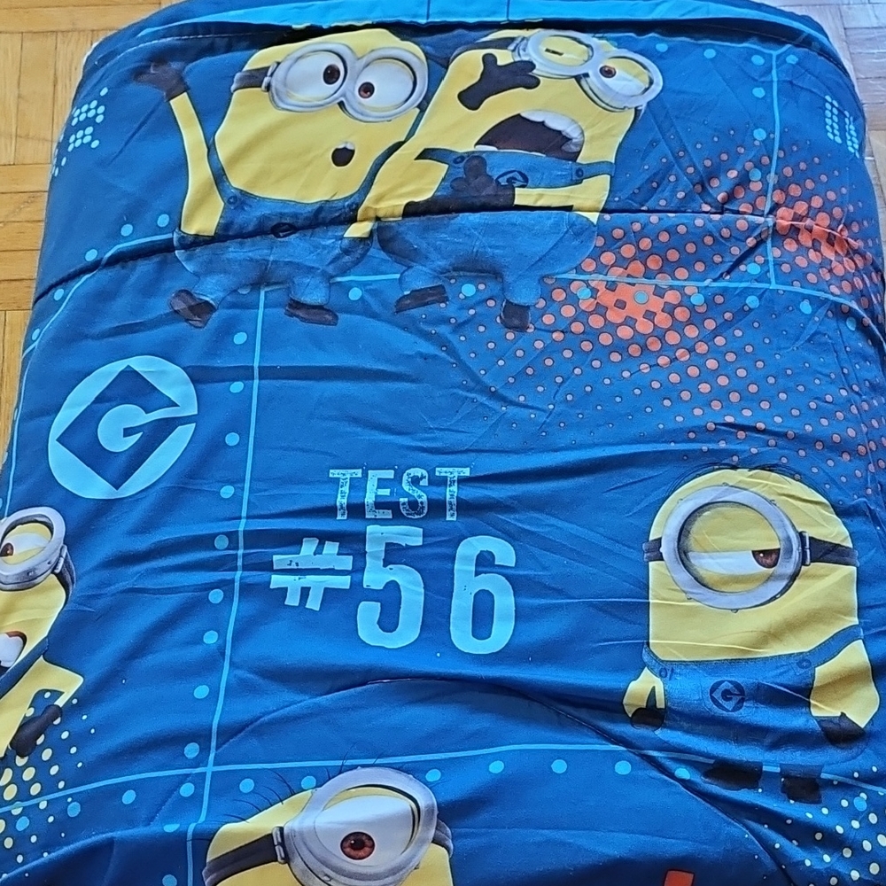 Despicable Me Universal Blue and Yellow Minions Comforter